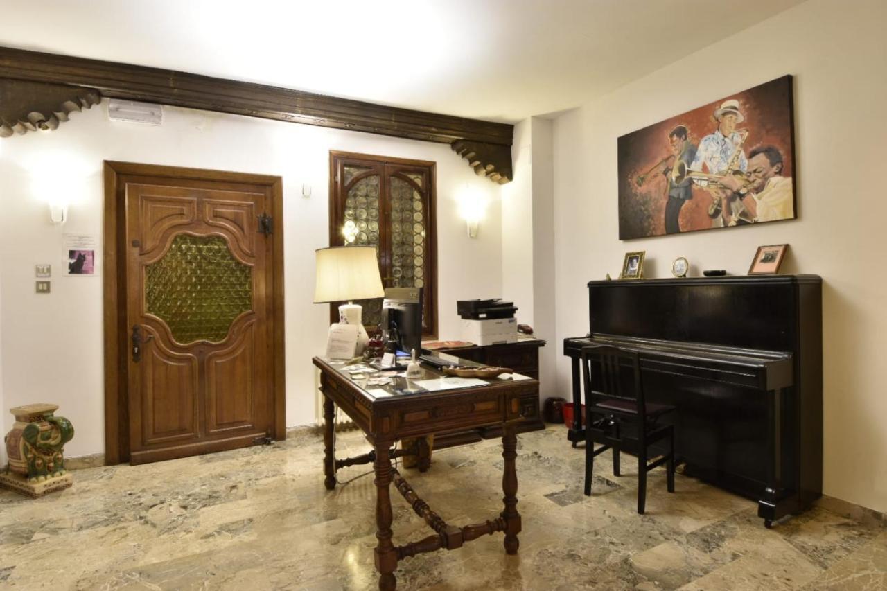 Ca' Del Cinema B&B Venetië Buitenkant foto